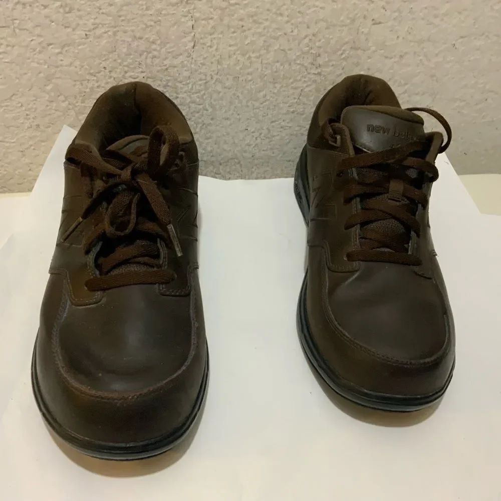 New Balance 813 Brown Leather Walking Shoes Lace Up Low Top Mens Size 9.5 4 E